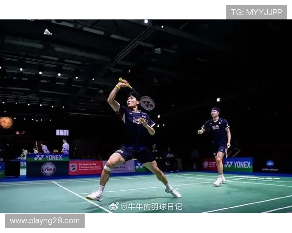 海露公开赛女双比赛进行中，加夫列拉与斯蒂法尼组合成功晋级八强