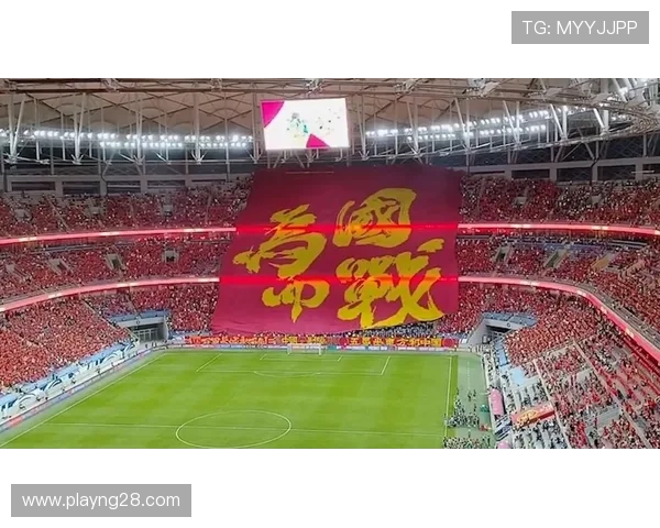 费耶诺德主场迎战凯尔特人，荷兰球迷看台TIFO纪念名宿克鲁伊夫